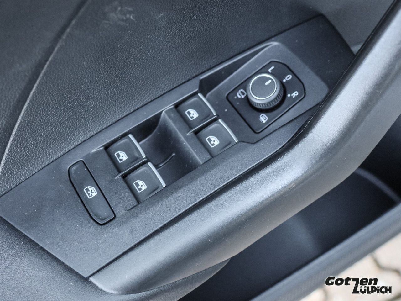 Fahrzeugabbildung Volkswagen T-Cross Active 1,0TSI Navi PDC ACC App-Connect