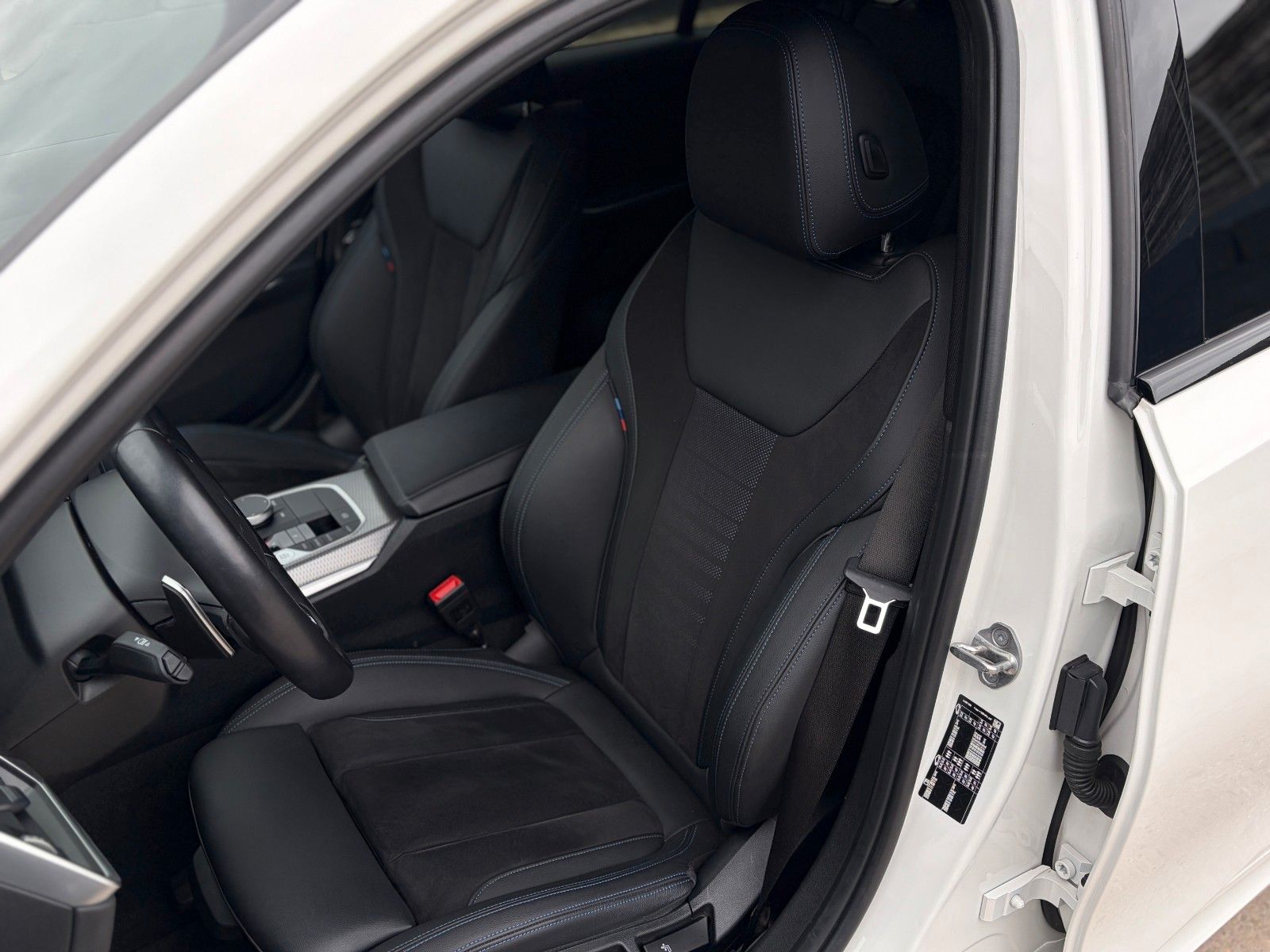 Fahrzeugabbildung BMW 320i Touring M Sport ACC CAM 3Z-Kl. SHZ Ambiente