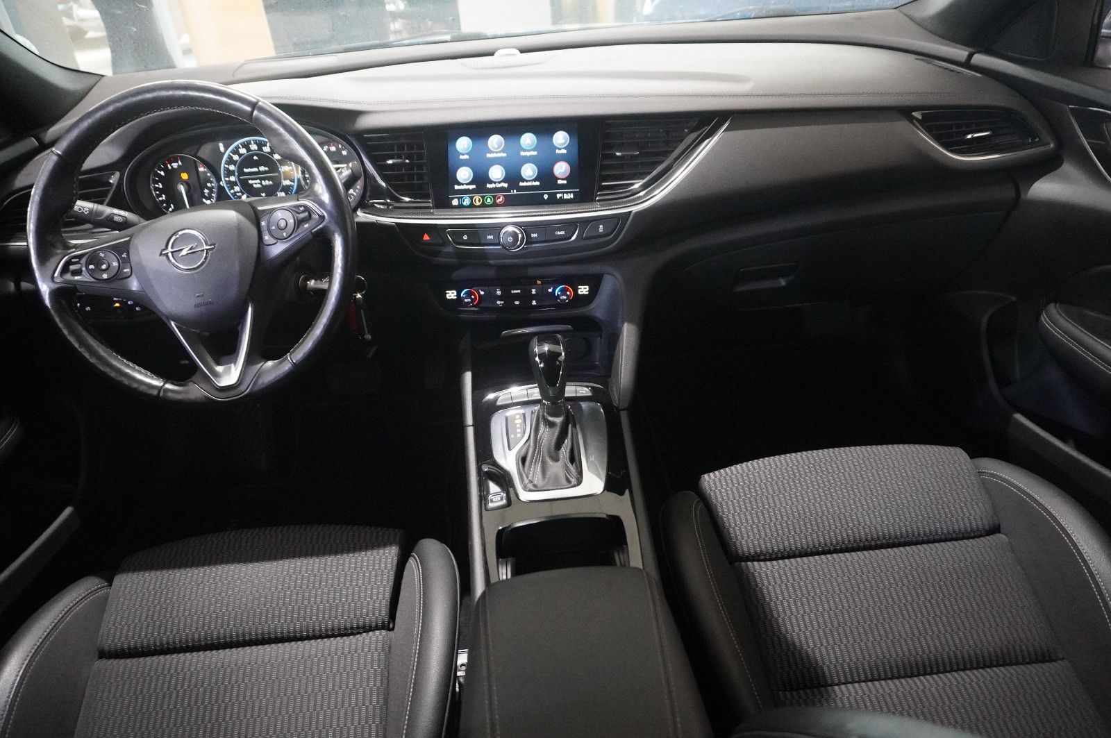Fahrzeugabbildung Opel Insignia B ST 2.0D ELEGANCE NAVI/LED/VIRTU./AHK