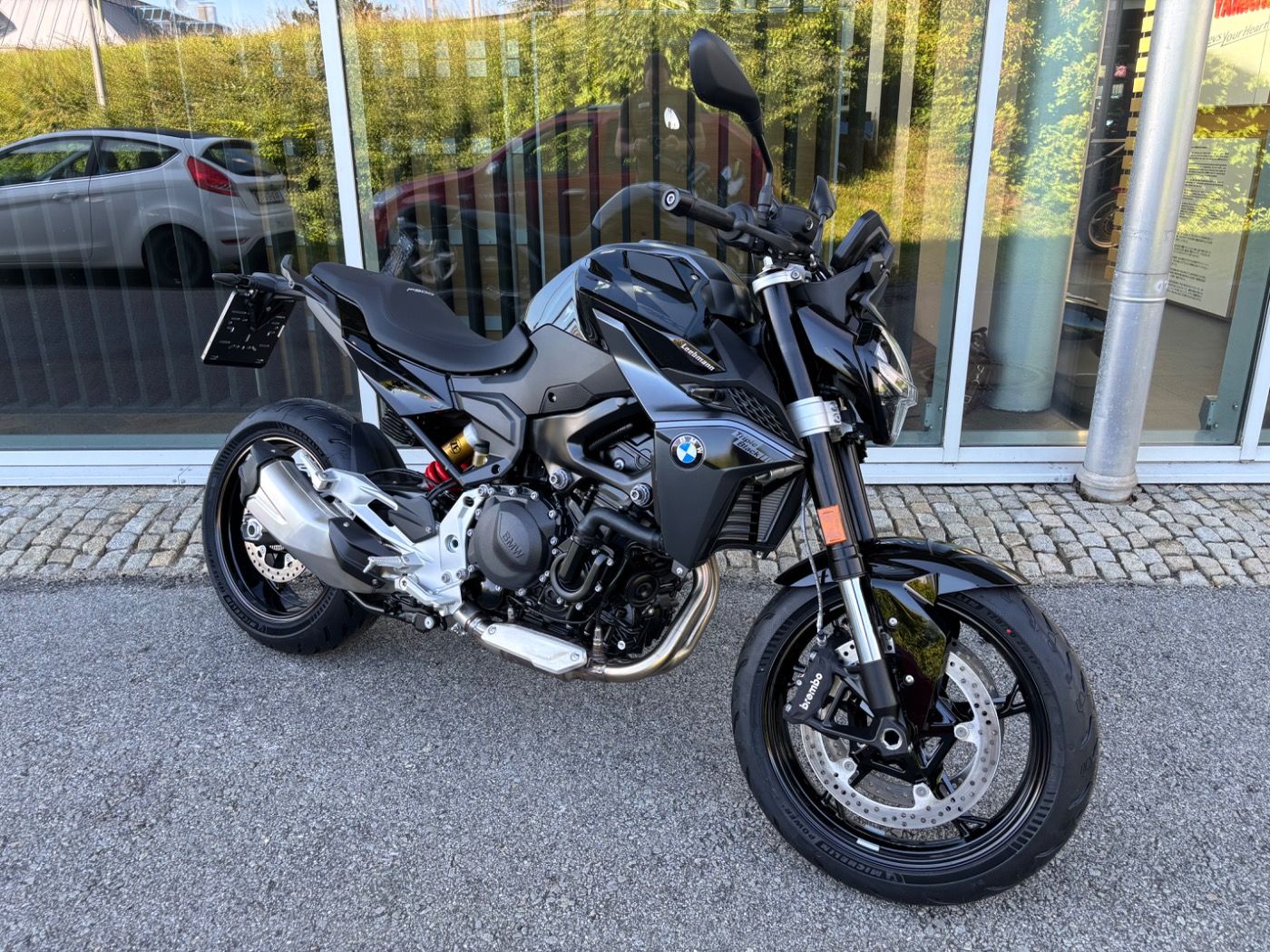 Fahrzeugabbildung BMW F 900 R Triple Black 2 Pakete
