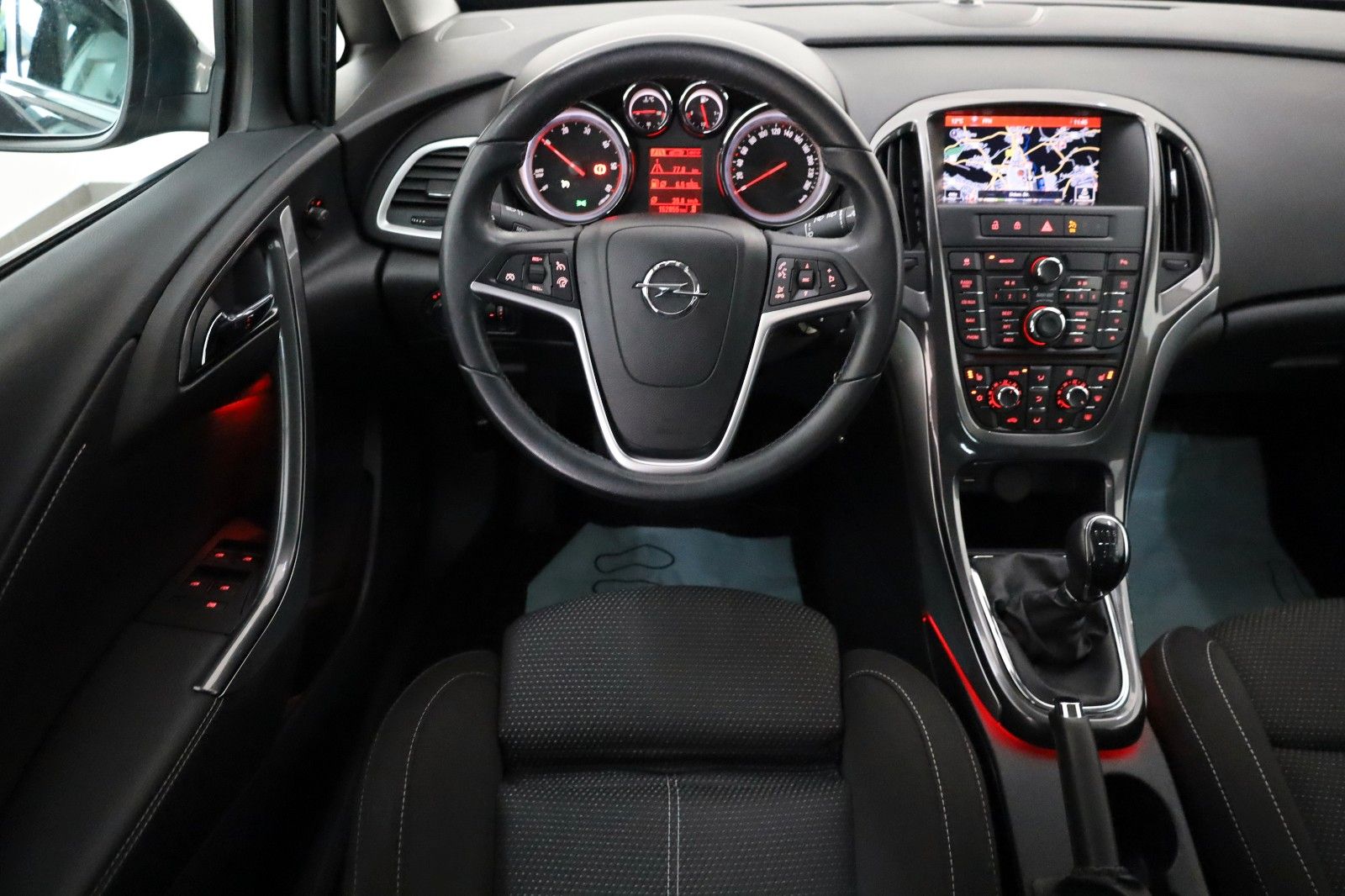 Fahrzeugabbildung Opel Astra J Sports Tourer Exklusiv Navi,SH,PDC,AHK