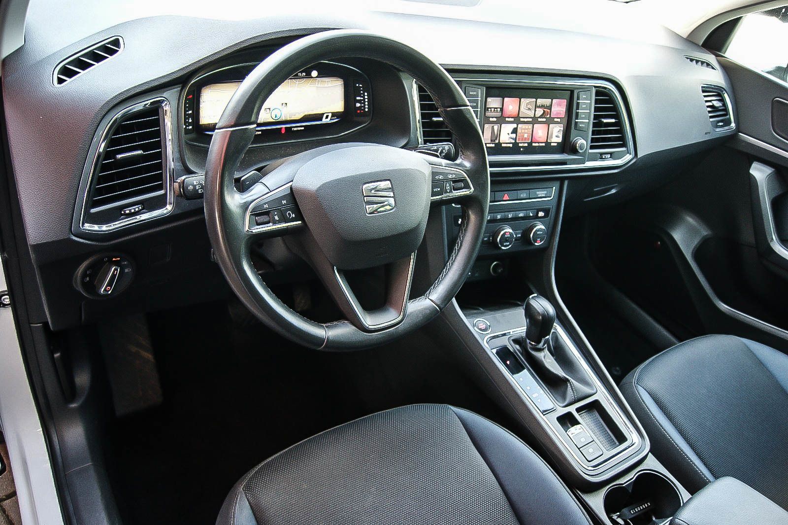 Fahrzeugabbildung SEAT Ateca 2.0 TDI DSG Style VIRTUAL BUSINESS ANHKZGV