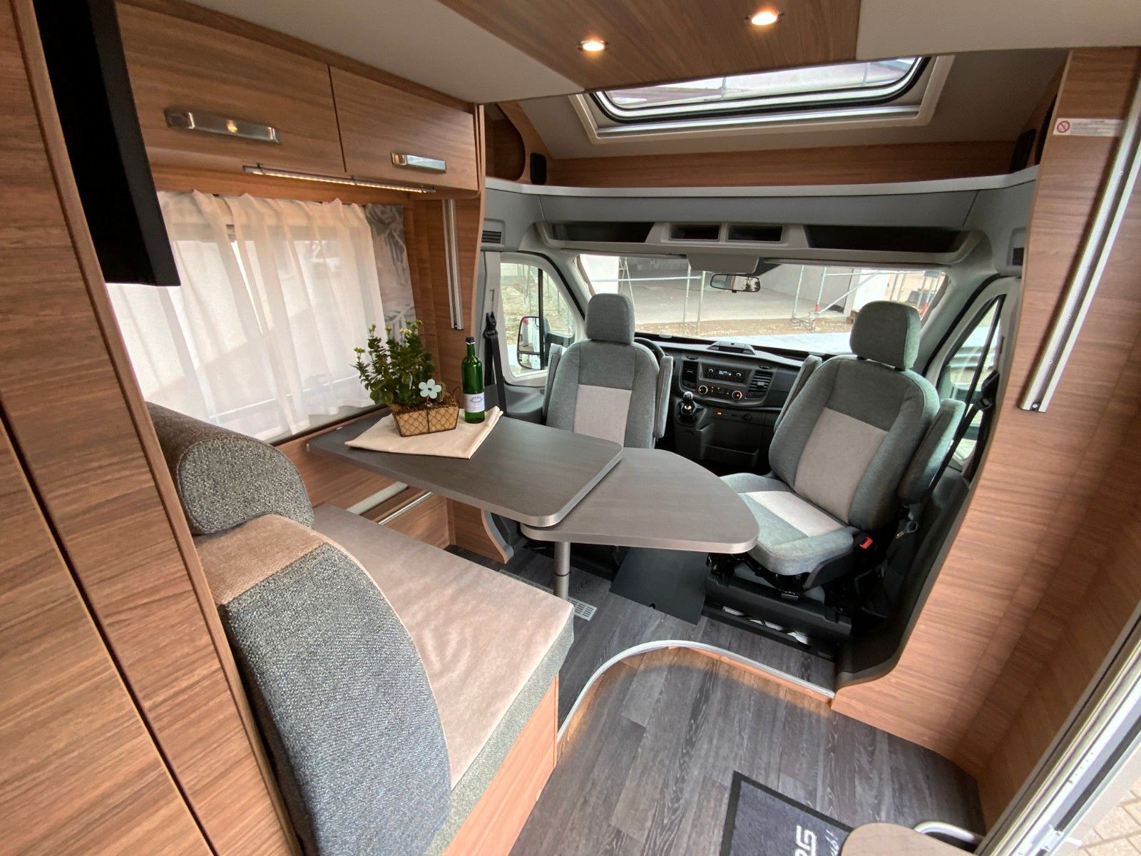 Fahrzeugabbildung Weinsberg CaraSuite 650 MEG