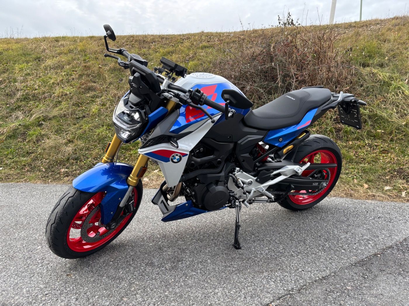 Fahrzeugabbildung BMW F 900 R Style Sport 2 Pakete