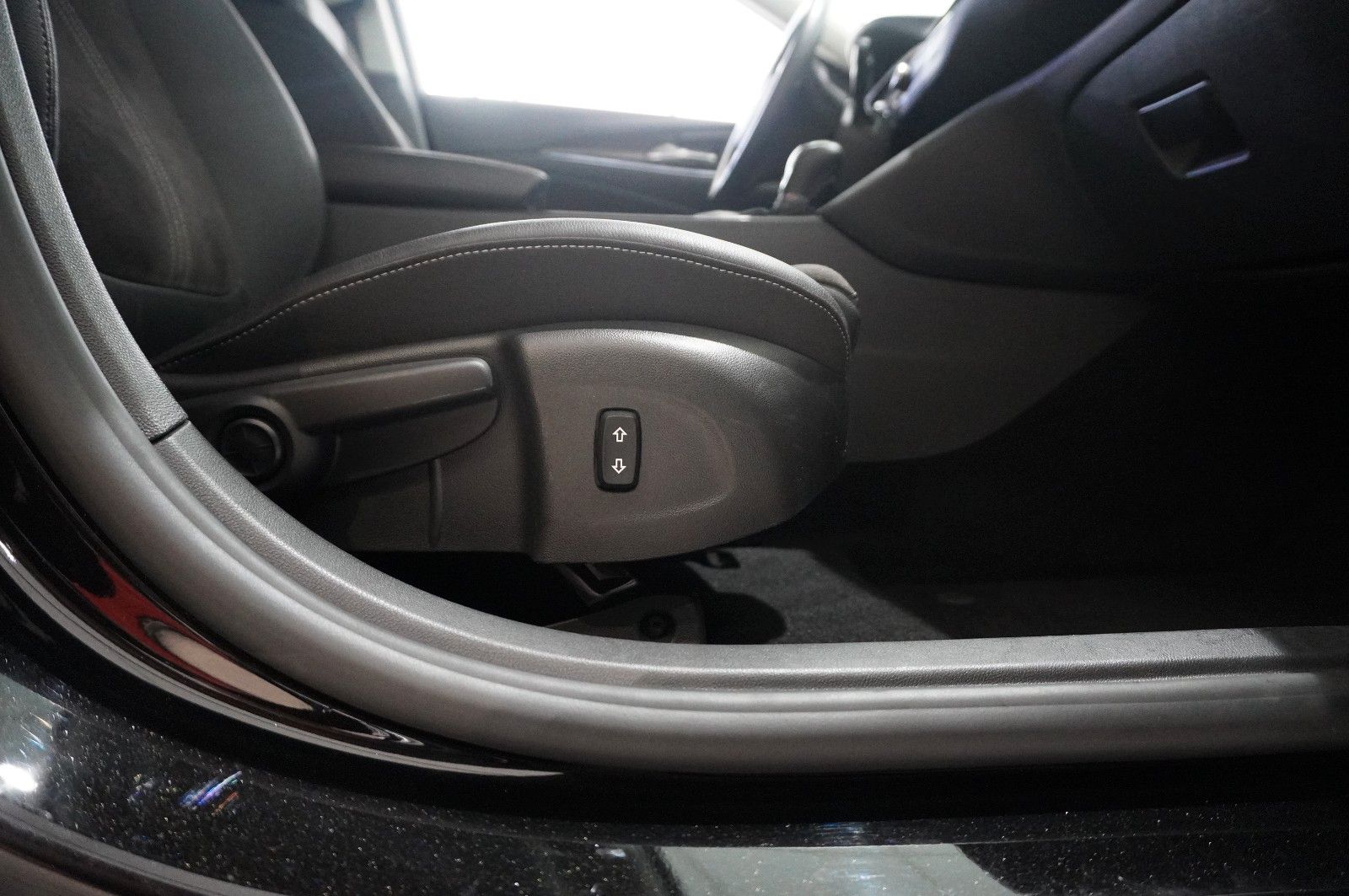 Fahrzeugabbildung Opel Insignia B ST 2.0D ELEGANCE NAVI/LED/KAMERA/DAB+