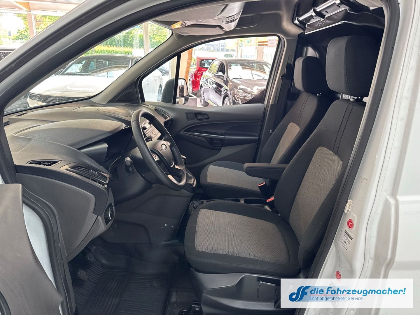 Fahrzeugabbildung Ford Transit Connect Kasten lang Kurvenlicht DAB SHZ