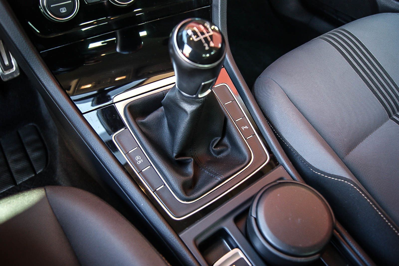 Fahrzeugabbildung Volkswagen Golf VII Allstar 16TDI NAVIGATION SIHZG TEMPOMAT