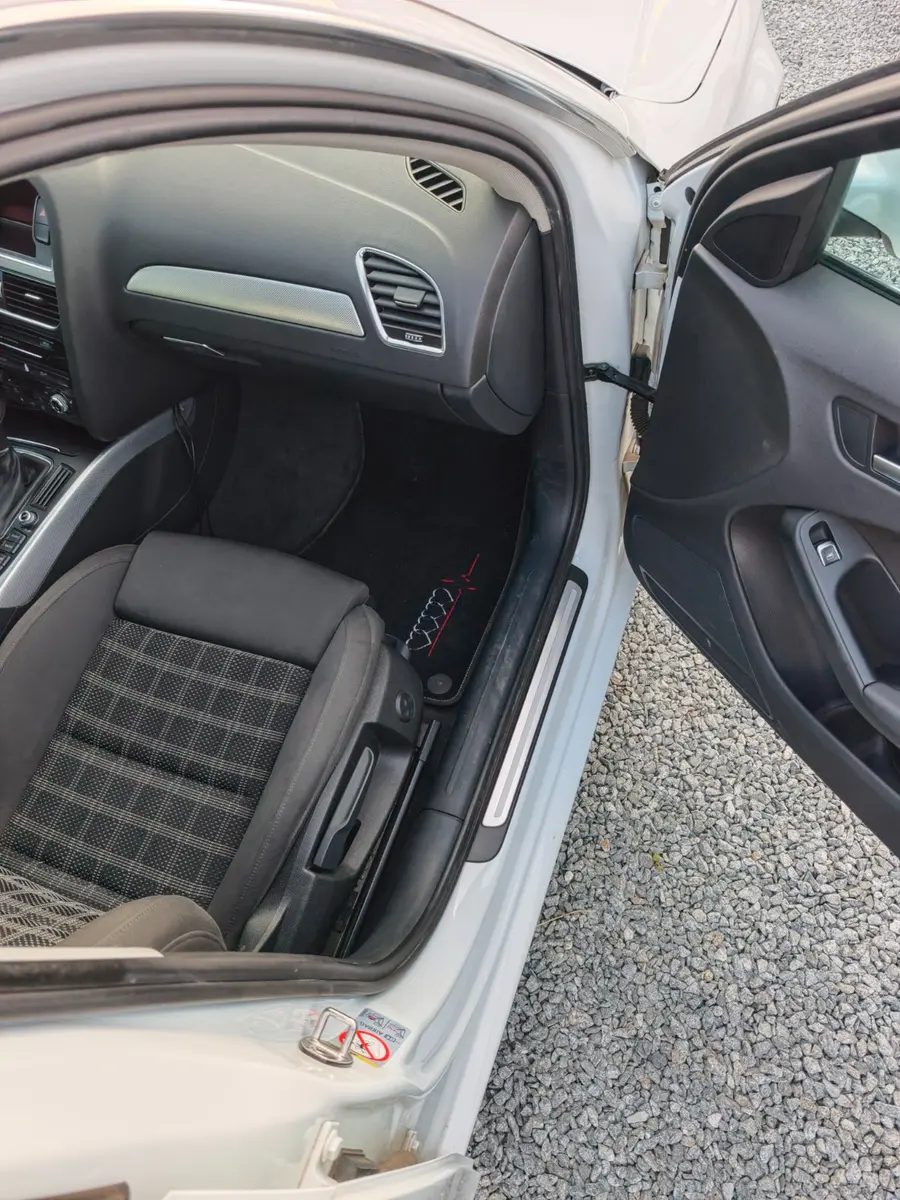 Audi A4 2012 — photo 20