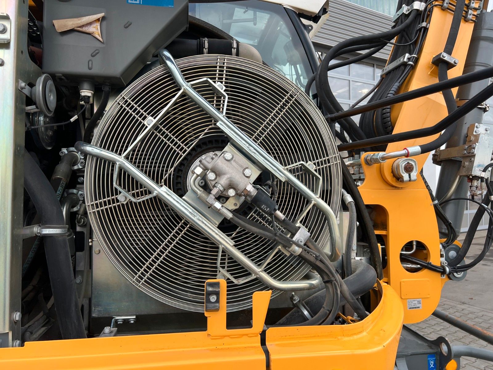 Fahrzeugabbildung Liebherr A 910 C Litronic / 2.381h / SW33