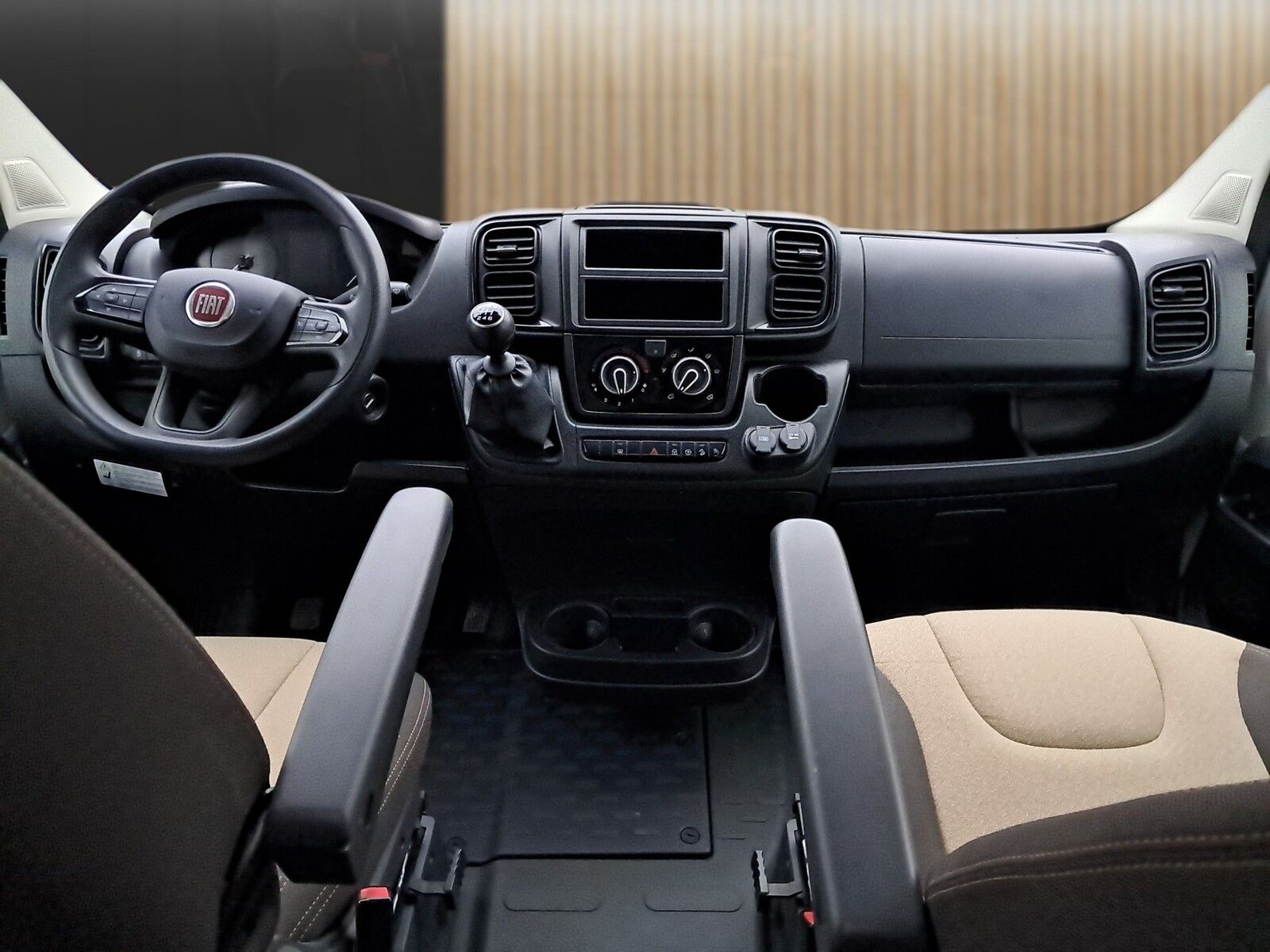 Fahrzeugabbildung Roller Team Livingstone K2 Hubbett,Markise,Tempomat