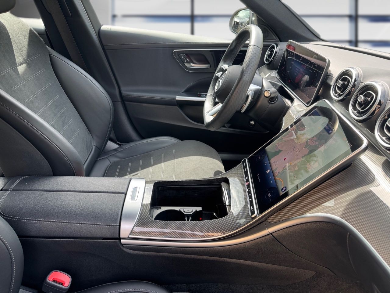 Fahrzeugabbildung Mercedes-Benz C 300 d T AMG+AHK+DISTRONIC+CARPLAY+AMBIENT+LED+