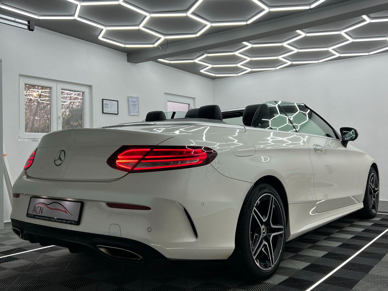 Fahrzeugabbildung Mercedes-Benz C 300 Cabrio AMG-LINE/VRTL COCPIT/360*/BURMESTER