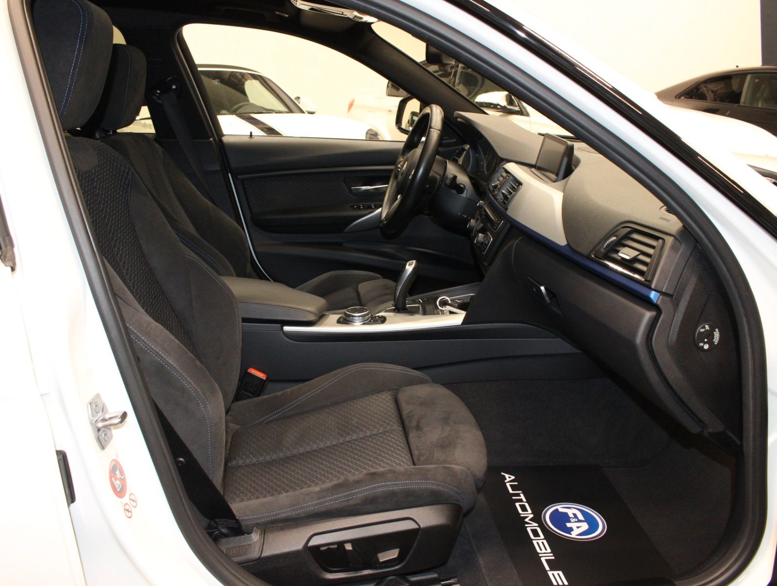 Fahrzeugabbildung BMW 335i xDrive M Sport*Head-up*Kamera*Harman-Kardon