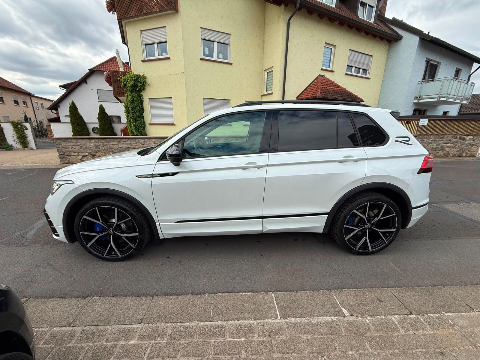 Volkswagen Tiguan R 4Motion Black & Style Akrapovic imagem 2