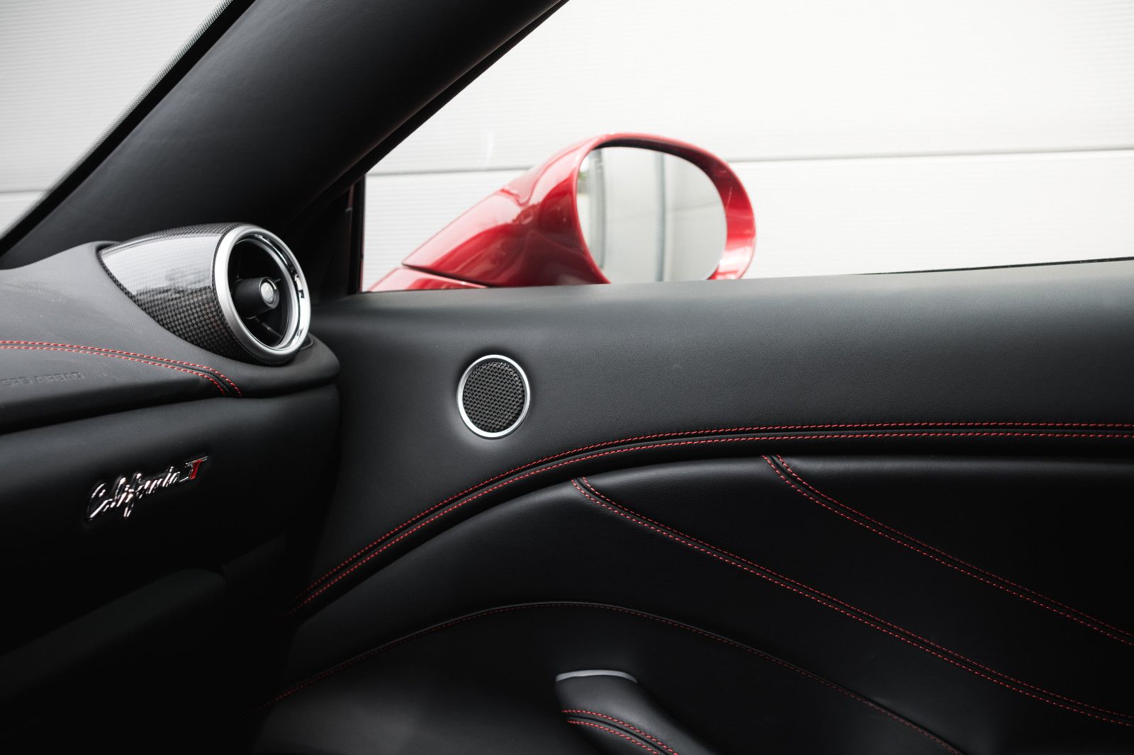 Fahrzeugabbildung Ferrari California T-erst 9.640km-Navigation-