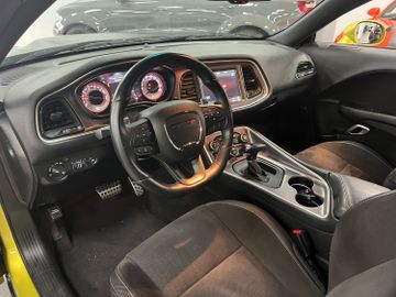Dodge Challenger - 12