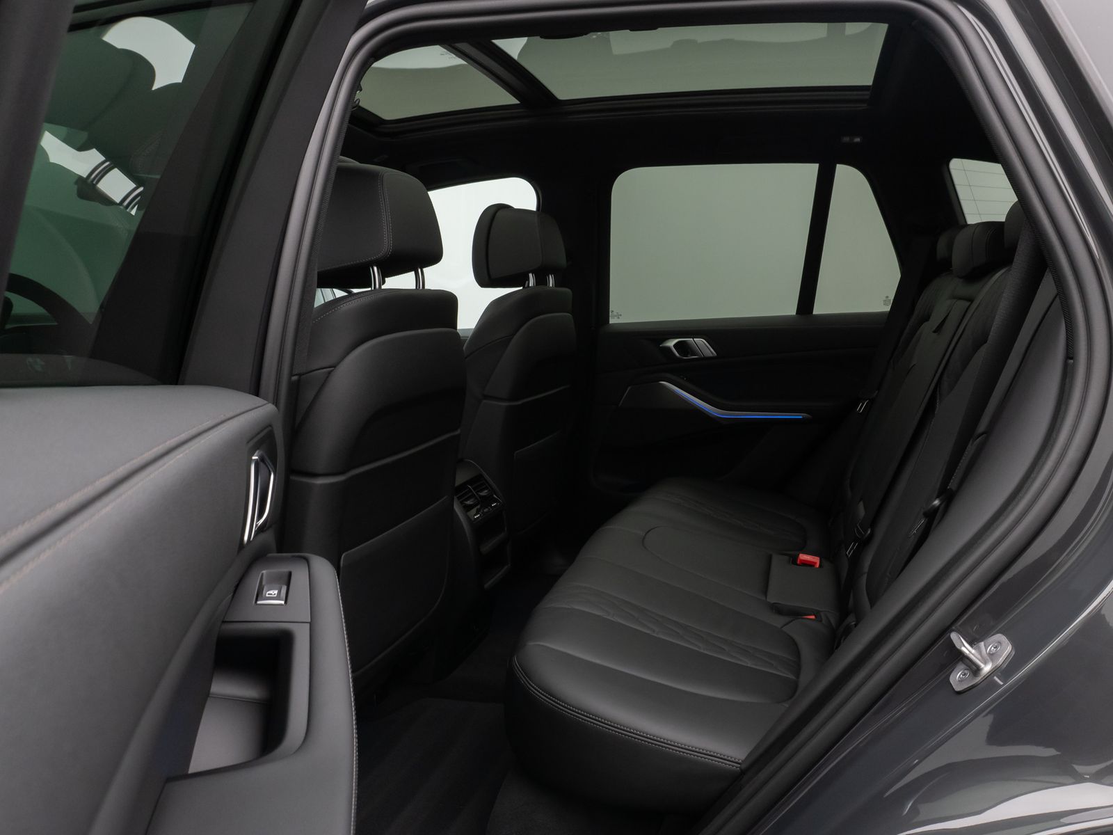 Fahrzeugabbildung BMW X5 M50i Panoram 360°HUD DAB HiFi Massage AHK 22"