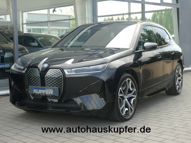 BMW iX xDrive50 Sportpak.°22″-PANO°Mass.*Aktivlenk.
