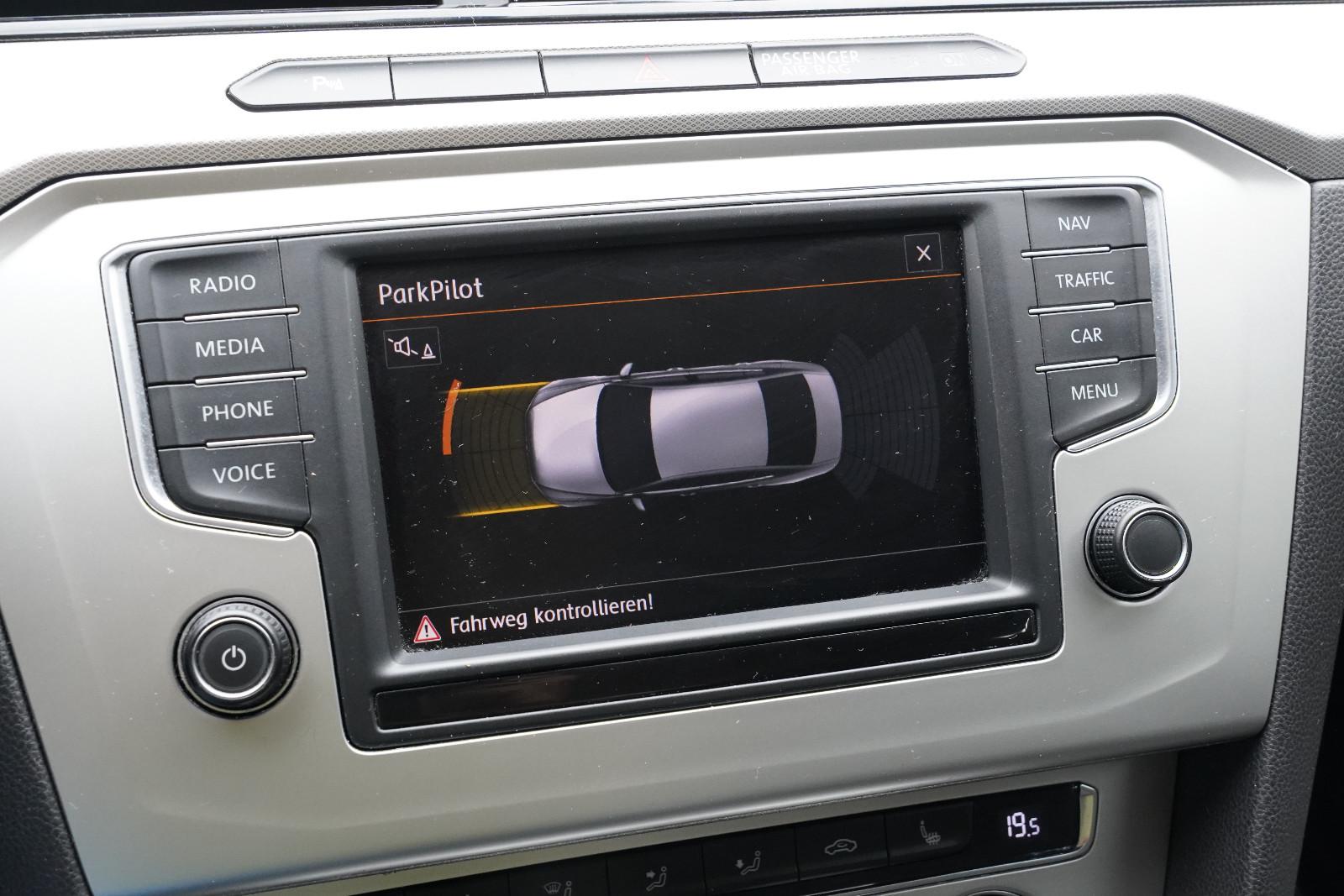 Volkswagen Passat Lim. 1.4 SHZ NAVI GJR Keyless PDC