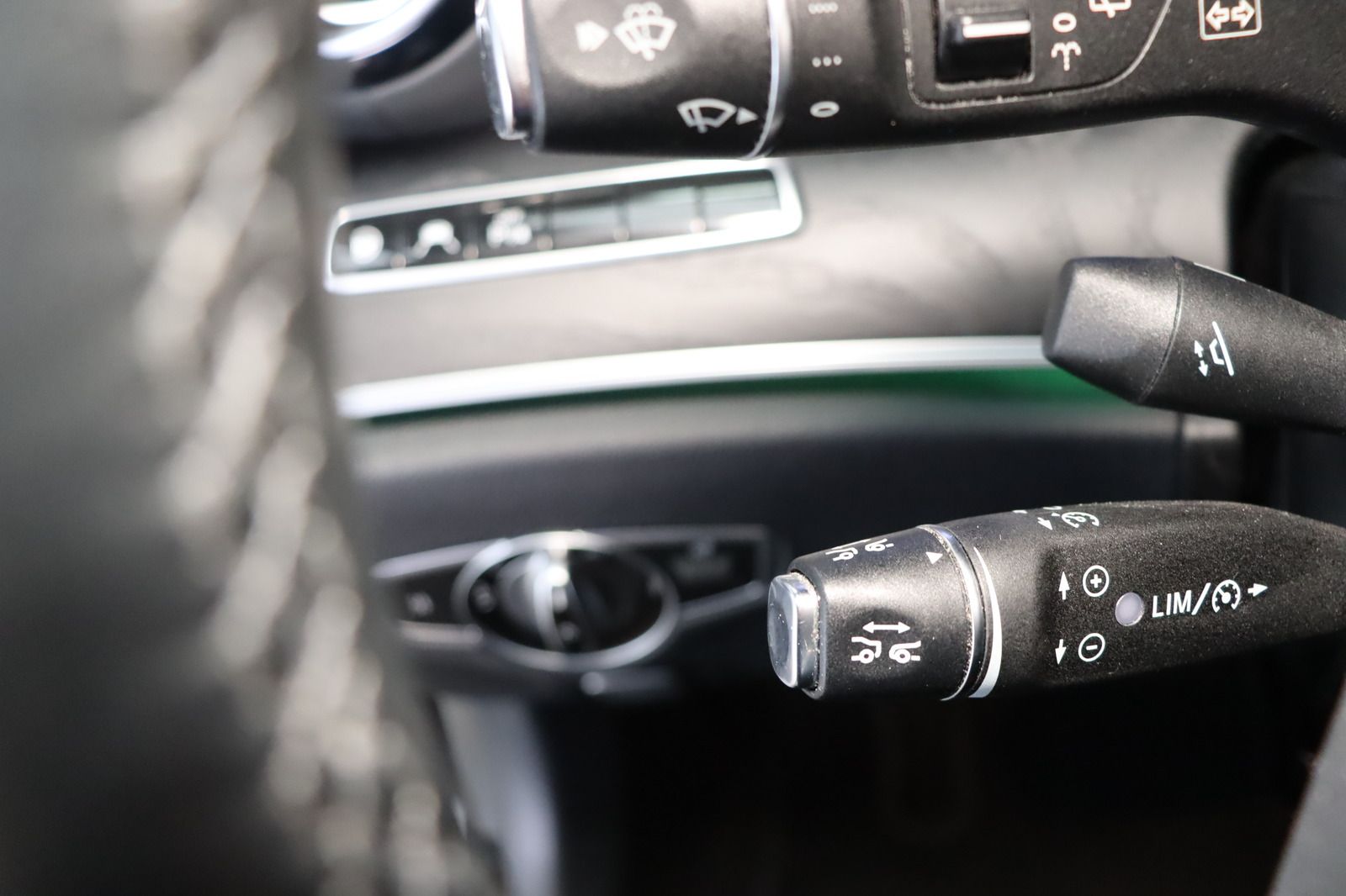 Fahrzeugabbildung Mercedes-Benz E 400 T 4Matic * Airmatic * STHZ * Memory AVANTG