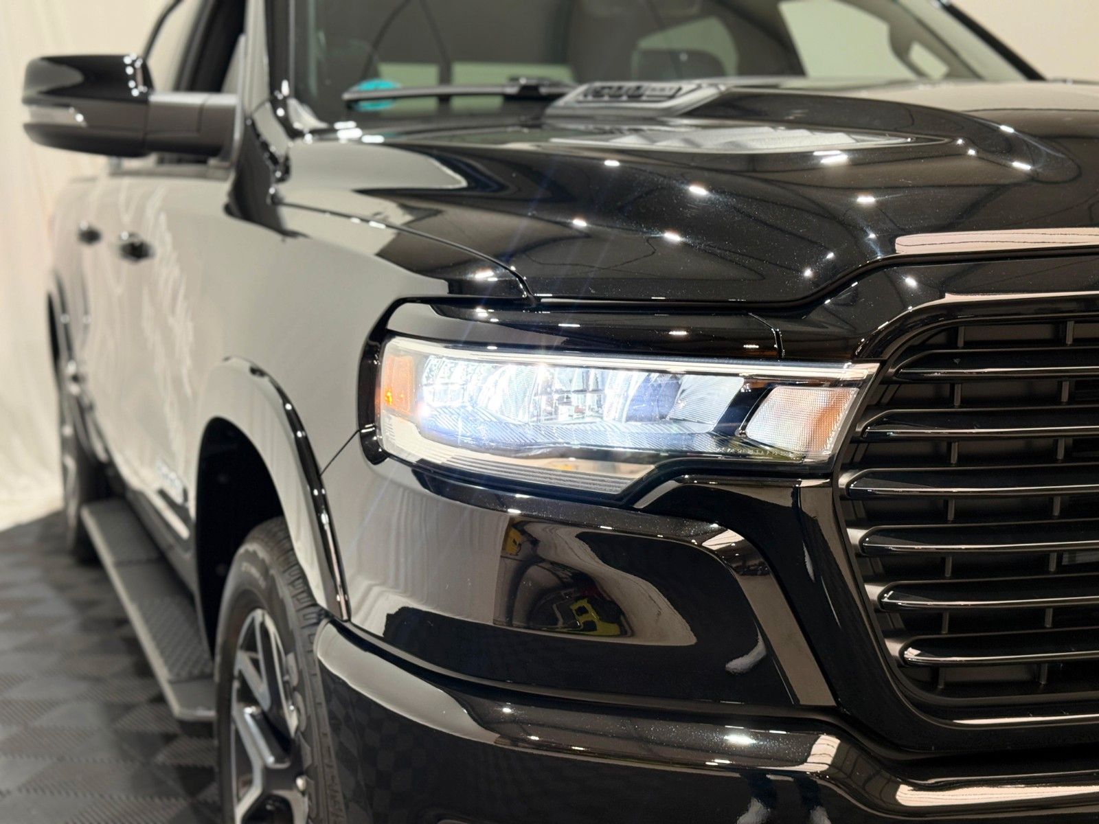 Fahrzeugabbildung Dodge RAM 1500 Laramie Sport MY25 *LPG,REVOLVER,AHK*