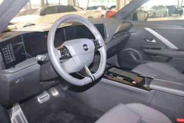 Fotografie 6 des Opel Astra Sports Tourer 1.2 Turbo Automatik GS