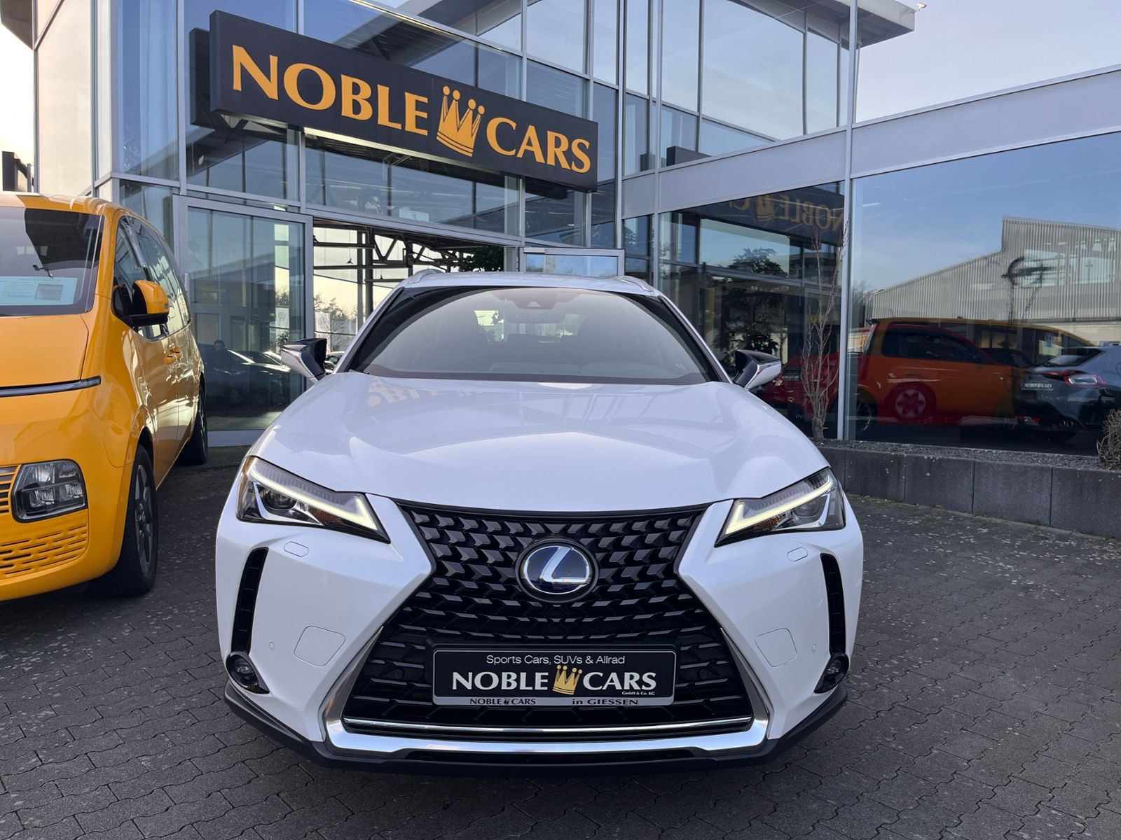 Fahrzeugabbildung Lexus UX 250 h Launch Edition LED NAV SHZ RFK