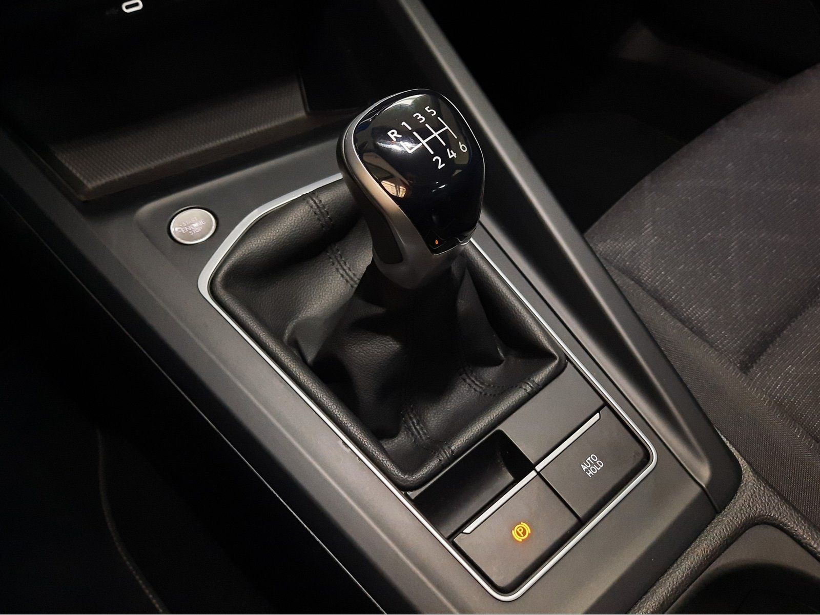 Fahrzeugabbildung Volkswagen Golf Life TDI *Navi*Cam*PDC*Sitzhzg*LED*ACC*APP*