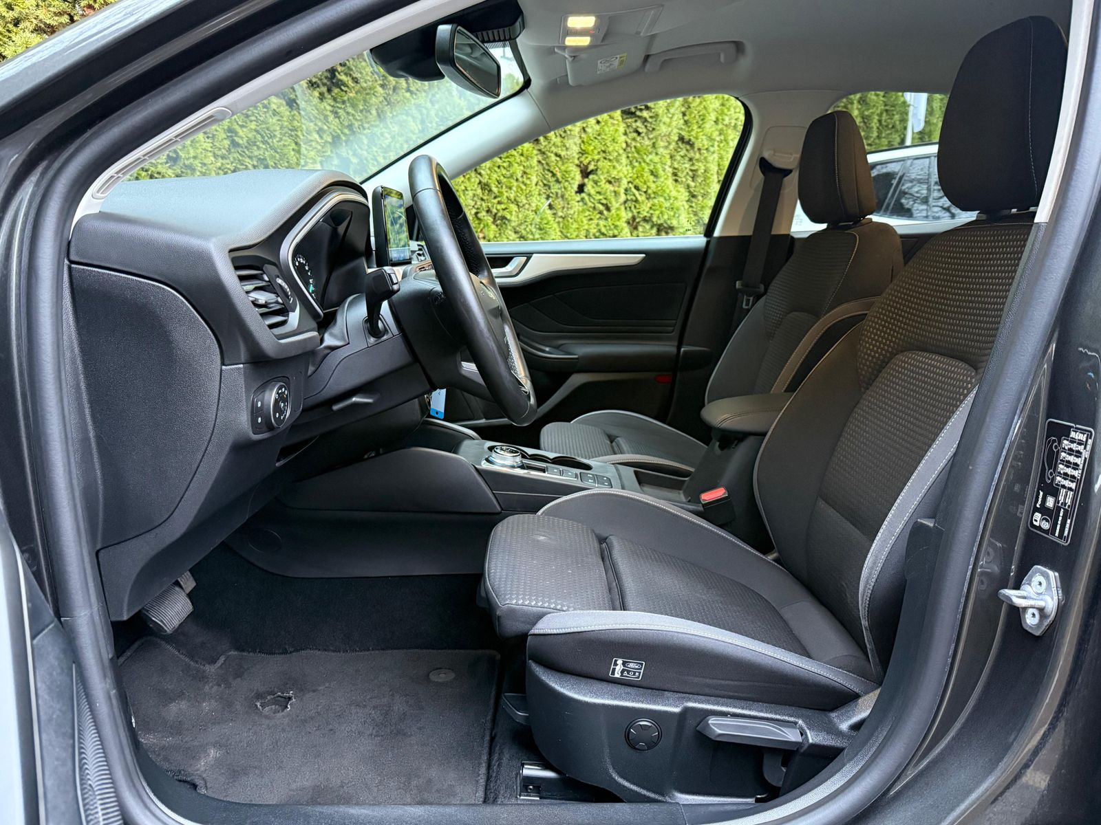 Fahrzeugabbildung Ford Focus 1.5 TDCi Aut. Cool&Connect LED+NAV+AHK+KAM