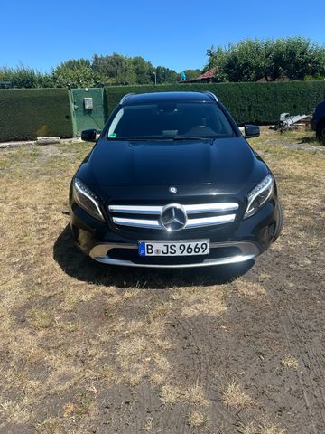 MERCEDES-BENZ GLA 200 CDI 4MATIC DCT -