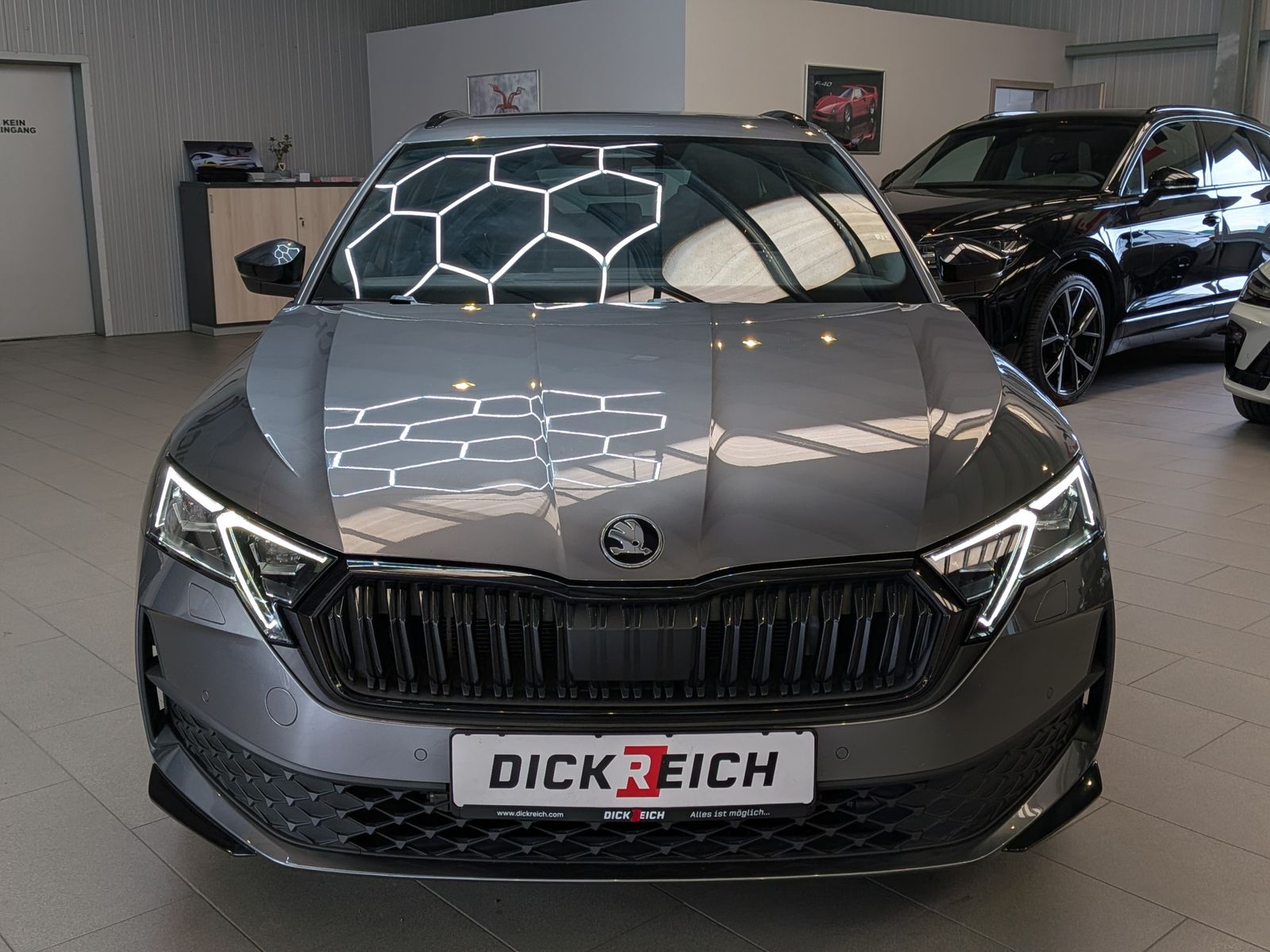 Fahrzeugabbildung SKODA Octavia 1.5 TSI Sportline MATRIX PANO AHK 5J-Gar