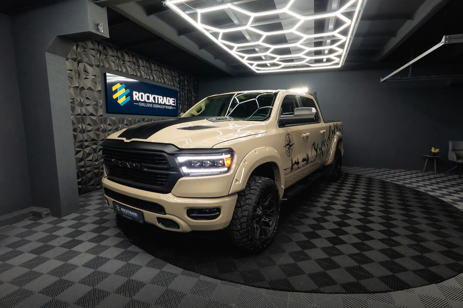 Fahrzeugabbildung Dodge RAM 5.7 V8 HEMI 4x4 ARMY STYLE Offroad LONGBED