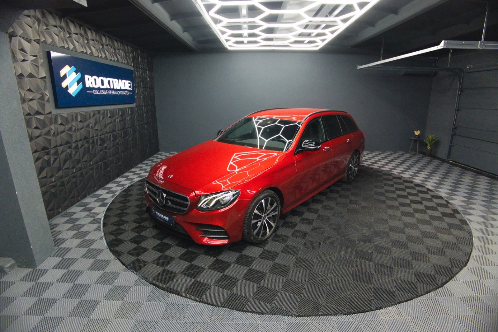 Fahrzeugabbildung Mercedes-Benz E 400d T 4Matic AMG Night-Paket ACC Widescreen