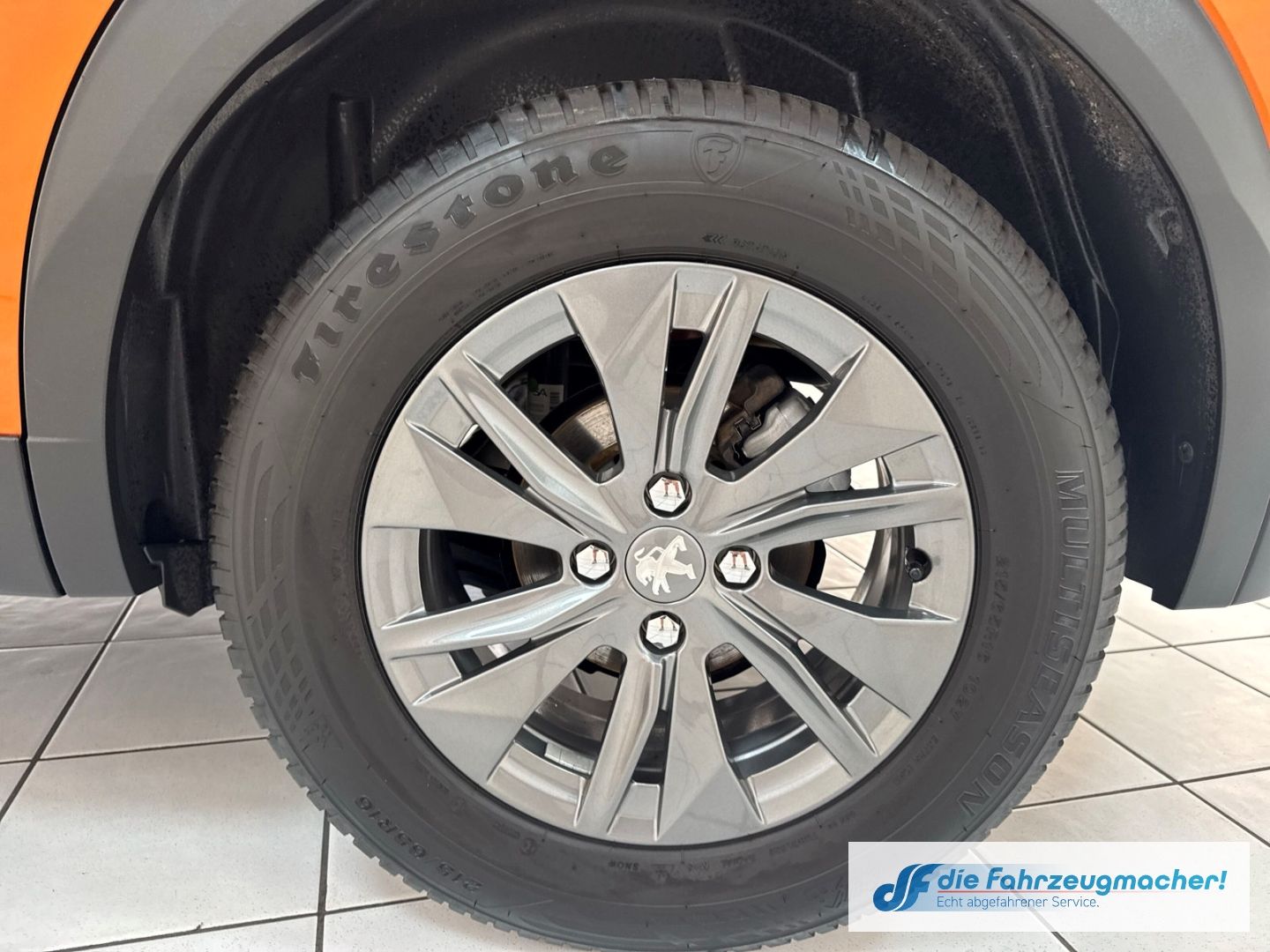 Fahrzeugabbildung Peugeot 2008 Active Pack 1.2 PureTech 130 LED Apple CarP