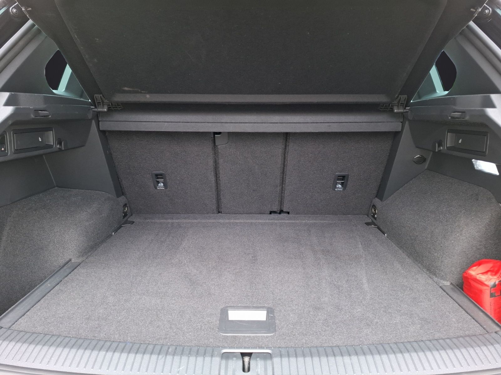 Fahrzeugabbildung Volkswagen Tiguan TSI R-Line 4M DSG Matrix AHK Navi Pano AI