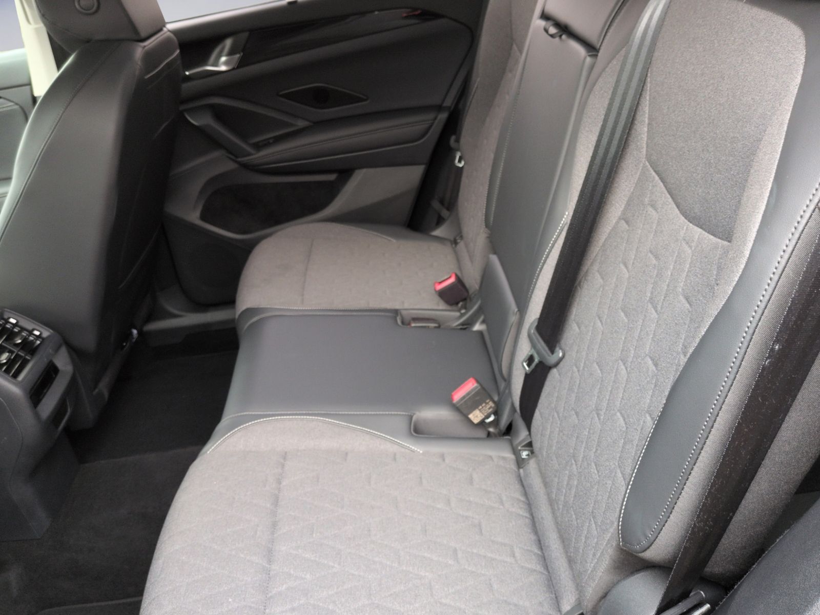 Tayron 2.0 TDI 4M DSG Life KAMERA+AHK+DCC+ACC