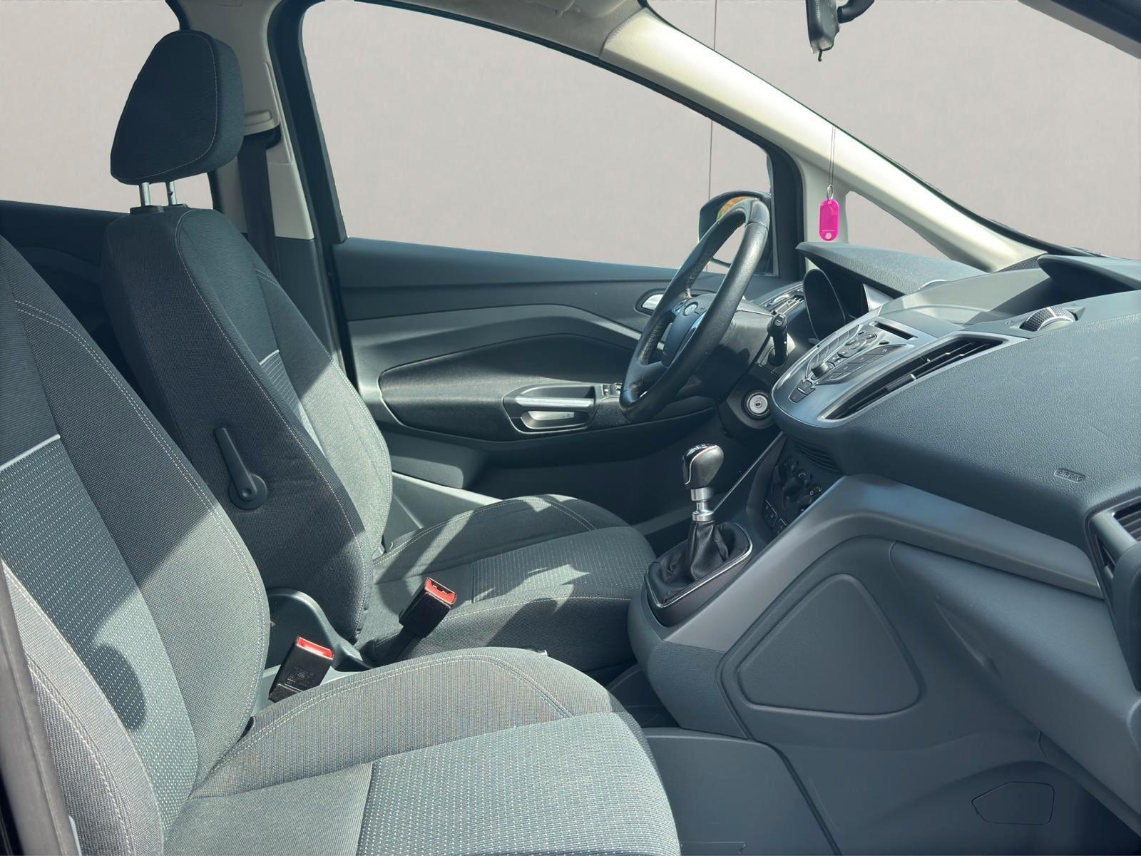 Ford C-MAX 2012 — photo 16