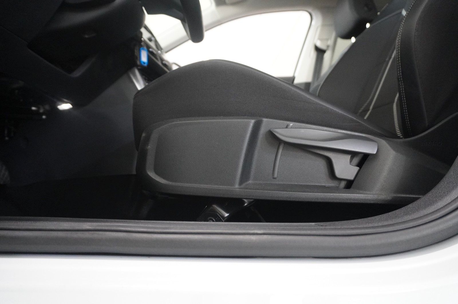 Fahrzeugabbildung Volkswagen Taigo 1.0 TSI STYLE NAVI/IQ-LIGHT/VIRT./SH/DAB+