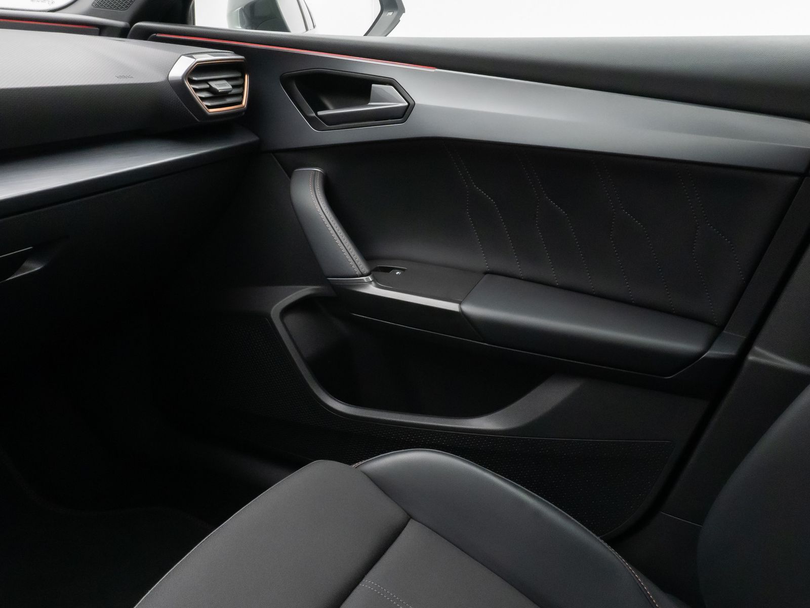 Fahrzeugabbildung CUPRA Leon DAB Kamera Lenkrhzg ACC LED Sport
