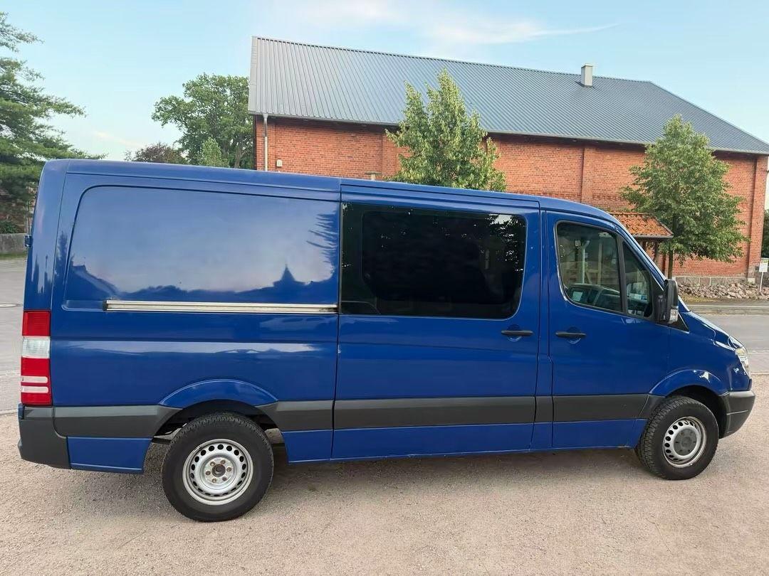 Mercedes-Benz Sprinter 2012 — interior