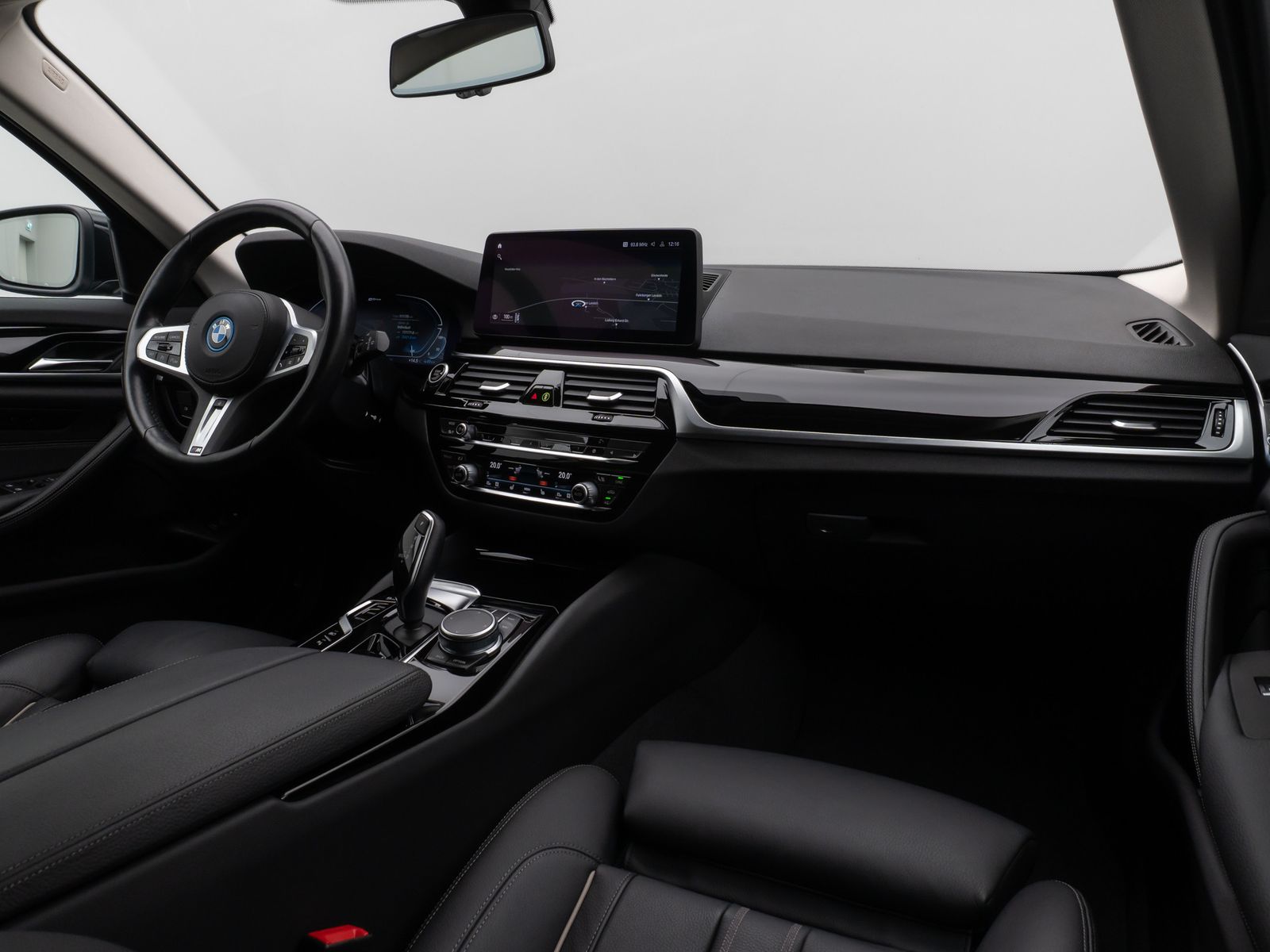 Fahrzeugabbildung BMW 530e xD Kamera Komfort DisplKey Alarm