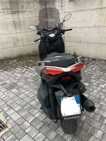 Yamaha X-Max 400 ABS