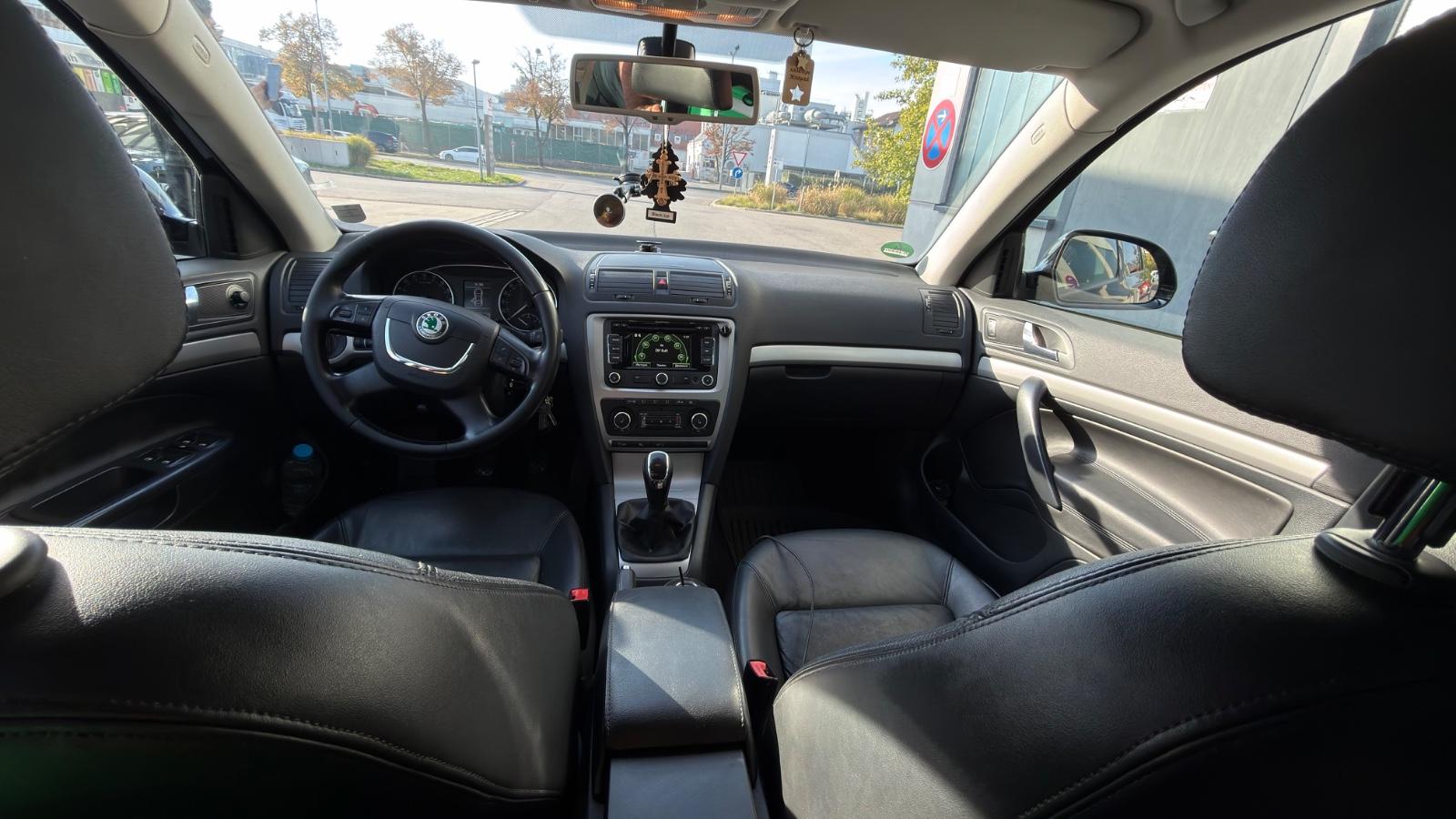 Skoda Octavia 2012 — engine 1.598 cm³, 105 HP (77kW)