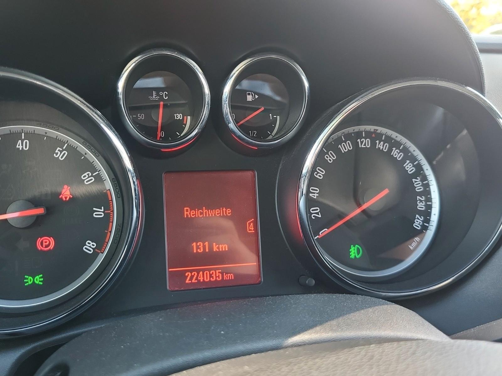 Opel Astra 2012 — photo 9