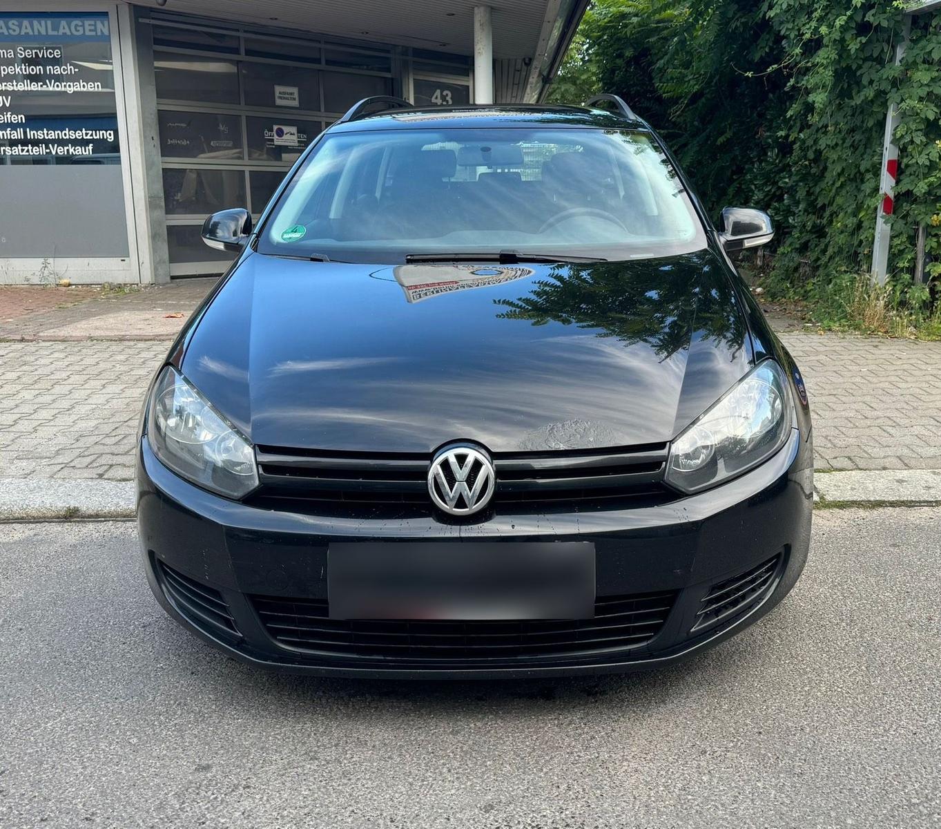 Volkswagen Golf 2010 — rear view