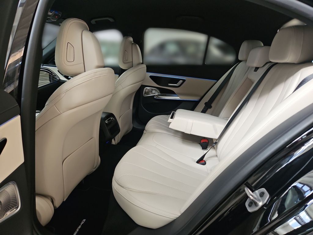 Fahrzeugabbildung Mercedes-Benz E 300 e 4M Limousine +AMG+NIGHT+AHK+WINTER+4D-SO