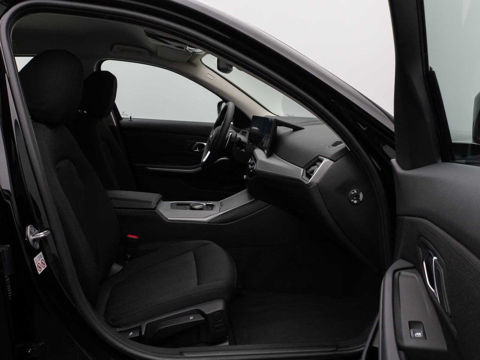 Fahrzeugabbildung BMW 318i DAB CockPit+PDC Sitzhzg Geschwindigkeitsreg