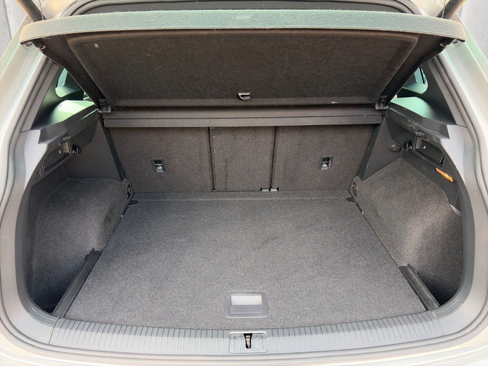 Fahrzeugabbildung Volkswagen Tiguan Highline R-Line 4Motion DSG*ACC*LED*SHZ**
