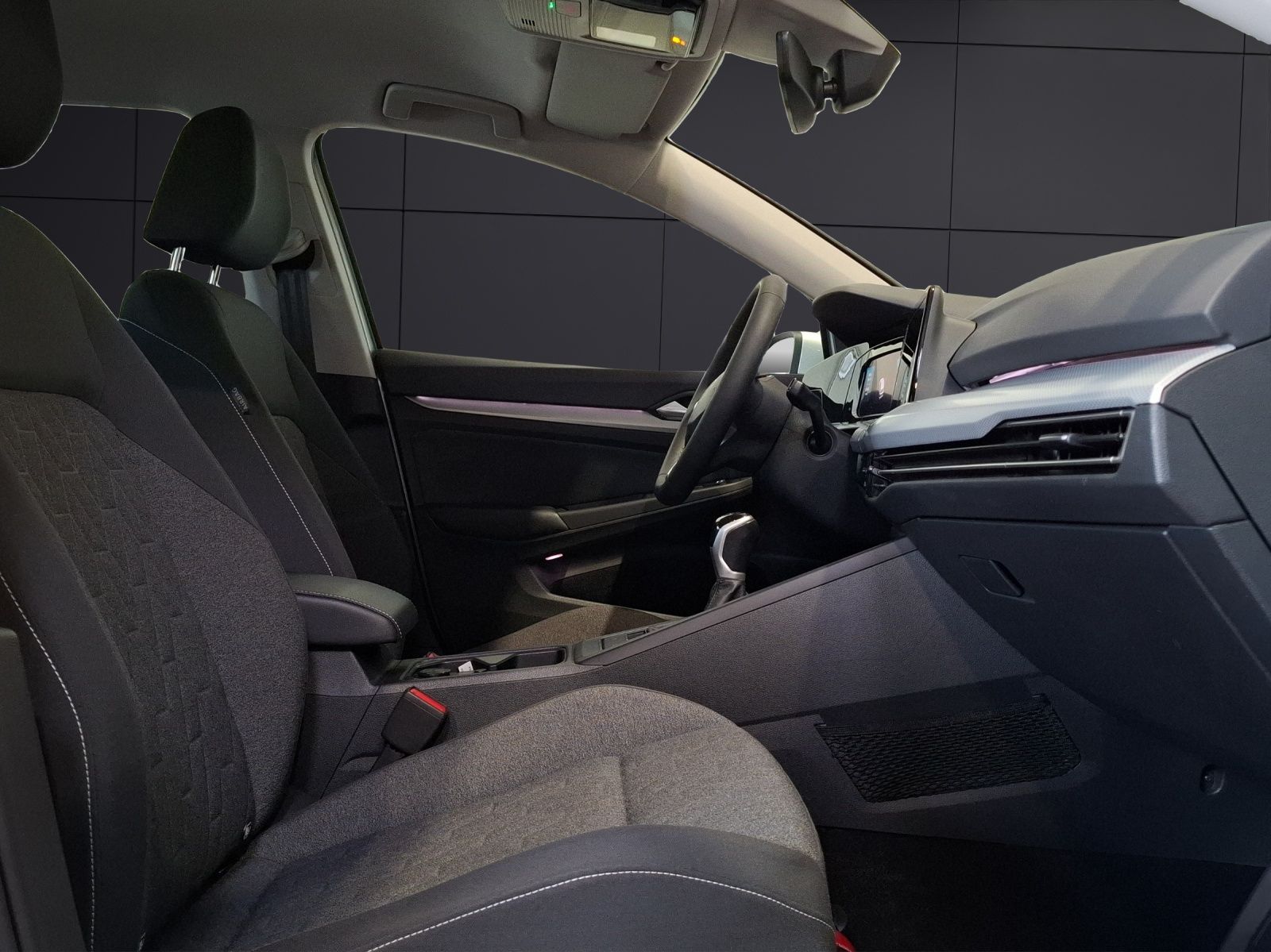 Fahrzeugabbildung Volkswagen Golf VIII Variant TSI Move Standhzg. LED AHK Car