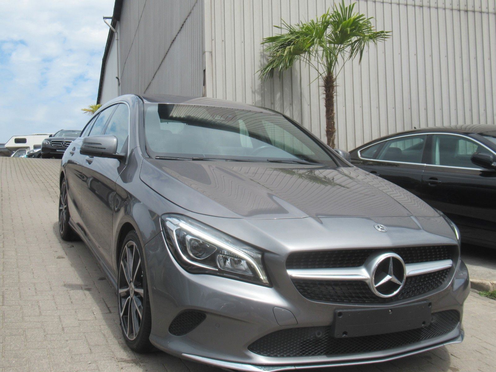 MERCEDES-BENZ CLA 200 Shooting Brake-NAVI-LEDER- SHZ-PDC-2.HD